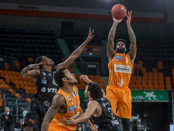 频频制造精 频频制造精